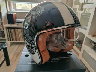 Casco Moto Jet Negro y Blanco