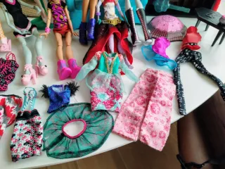Lote Monster High: Muñecas y Accesorios
