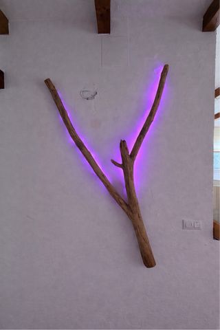 Lampada da parete in legno di pino decorativa