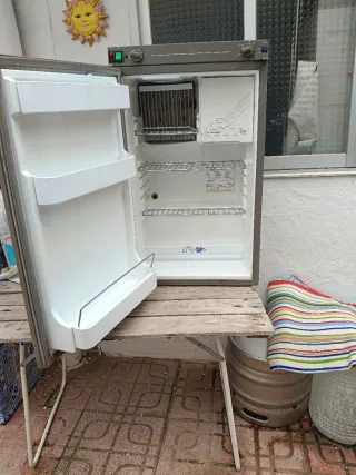 Nevera trivalente electrolux