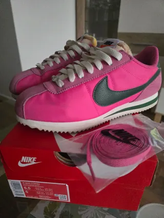 Nike Cortez Rosa y Verde Talla 37.5