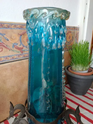 Jarrón de cristal azul antiguo