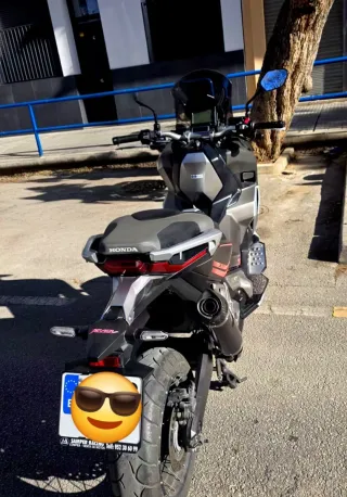 Honda XADV 750 Gris/Rosa Automática