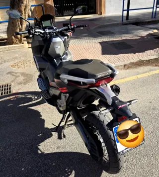 Honda XADV 750 Gris/Rosa Automática