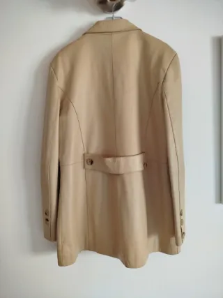 Chaqueta de cuero beige