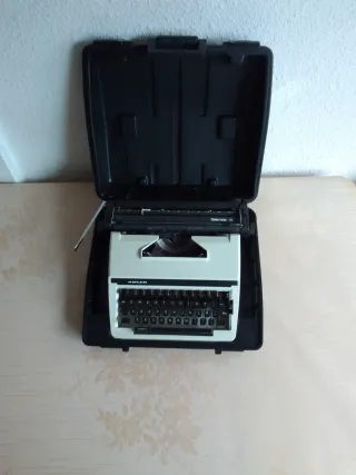 Máquina de escribir Adler portátil