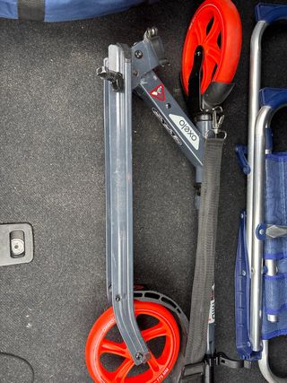 Patinete plegable naranja y negro