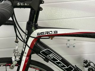 Bicicleta de carretera Goka carbono