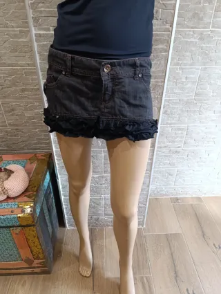 Falda vaquera mini con volantes