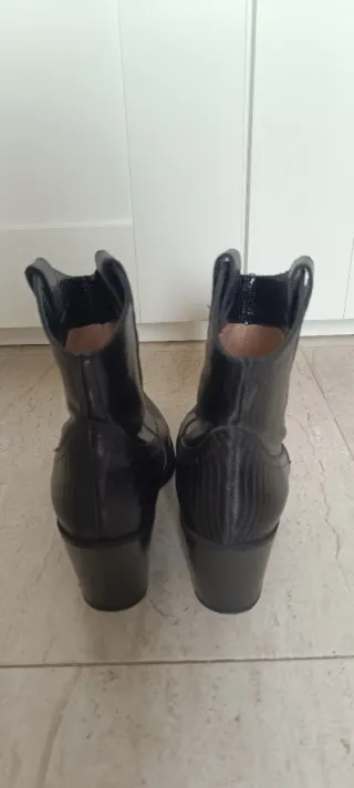 Botines negros piel grabada tacón 7.5 cm