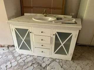 Puertas de interior y muebles de baño