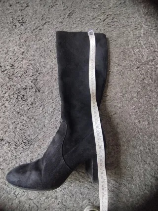 Botas altas ante negras