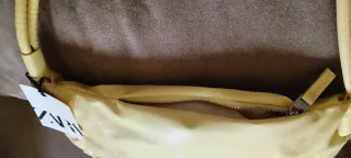 Bolso amarillo y beige