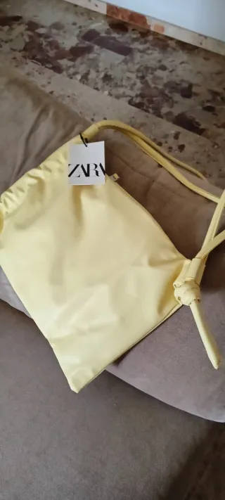 Bolso amarillo y beige