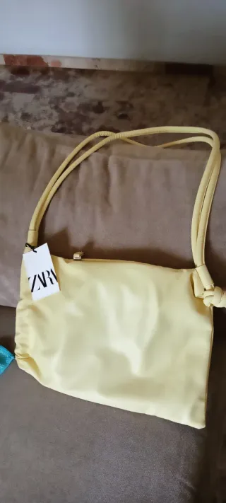 Bolso amarillo y beige