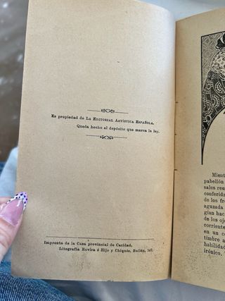 Libro Antiguo "El Crepúsculo"