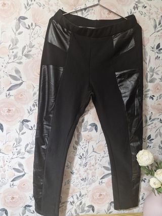 Leggings negros con detalles polipiel