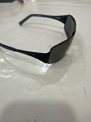 Gafas de sol Ray-Ban negras ,bourbon y levis’