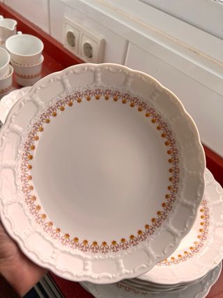 Elegante vajilla de porcelana