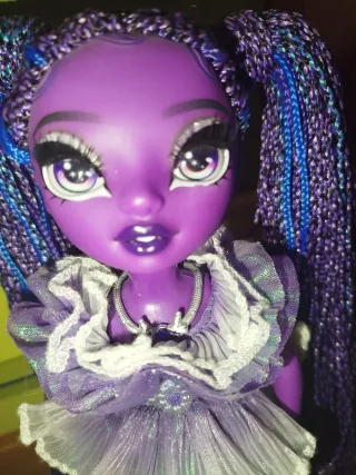 Muñeca Rainbow High Shadow higt Morada