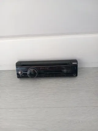 Carátula de Radio Coche Clarion Bluetooth USB