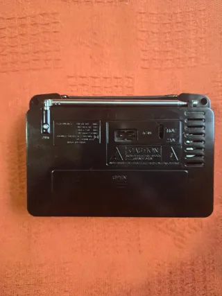 Radio transistor portátil cable y pilas Knstar