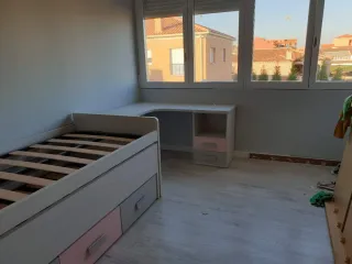 Cama juvenil con escritorio y cómoda