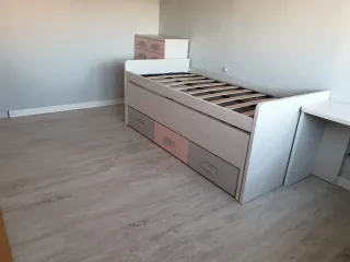 Cama juvenil con escritorio y cómoda