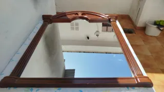 Espejo de madera para dormitorio