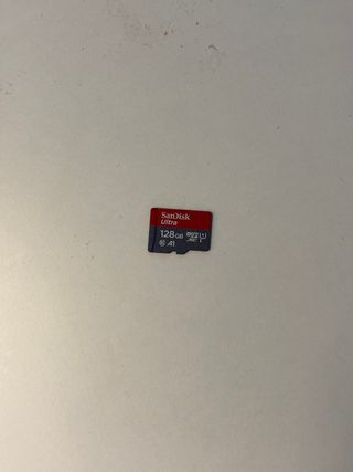 Nintendo Switch + Tarjeta MicroSD sin mandos