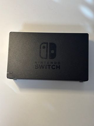 Nintendo Switch + Tarjeta MicroSD sin mandos