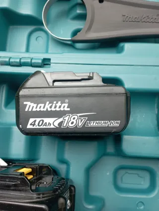 Taladro Makita DHP458 con cargador y baterías