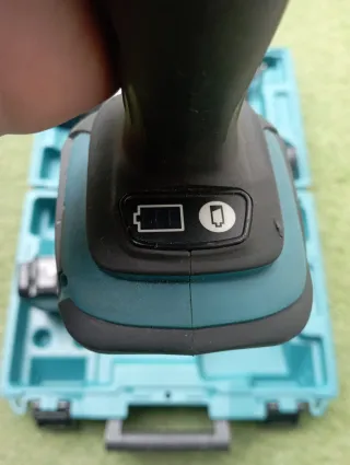 Taladro Makita DHP458 con cargador y baterías