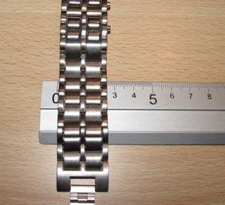 Reloj digital color plata números ocultos retro