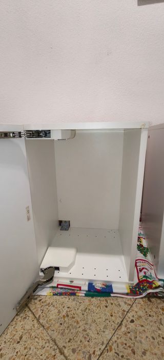 Due Armadi a Parete Ikea Bianchi in Vendita