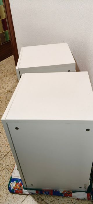 Due Armadi a Parete Ikea Bianchi in Vendita