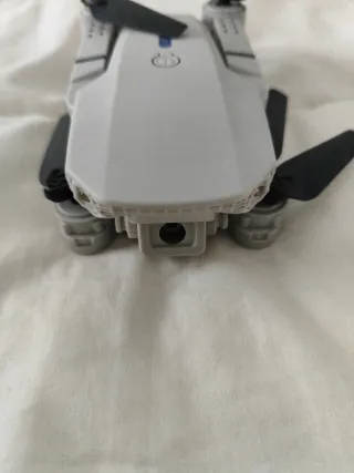 Dron de iniciación blanco y negro