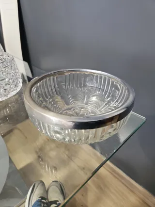 Fuente cristal tallado con borde plateado