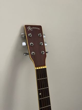 Guitarra acústica Rochester y Guitarra clásica