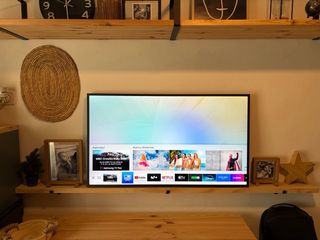 TV 4k Samsung Frame 42” Tipo Cuadro + Marco madera