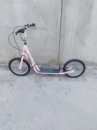 Patinete con ruedas grandes de bici