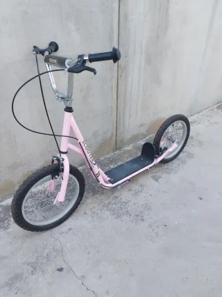 Patinete con ruedas grandes de bici