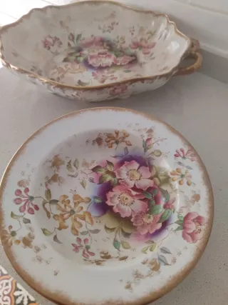 Fuente y 6 platos hondos de porcelana dorada