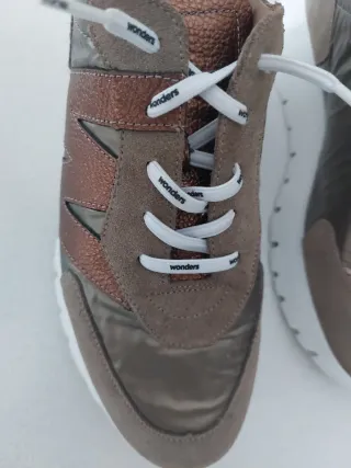Zapatillas Wonders Mujer Talla 38. Un solo uso