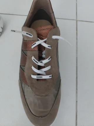 Zapatillas Wonders Mujer Talla 38. Un solo uso