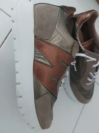 Zapatillas Wonders Mujer Talla 38. Un solo uso