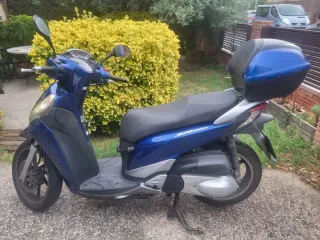 Honda SH300i Azul con Baúl