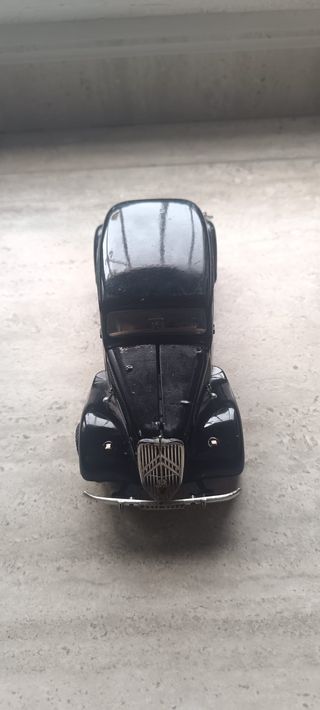 Coche escala 1:24 Citroën TA 15 Burago Italia