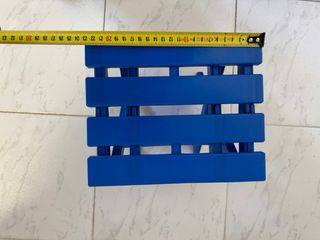 Taburete plegable azul para camping