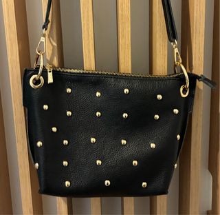Bolso bandolera piel negro tachuelas nuevo